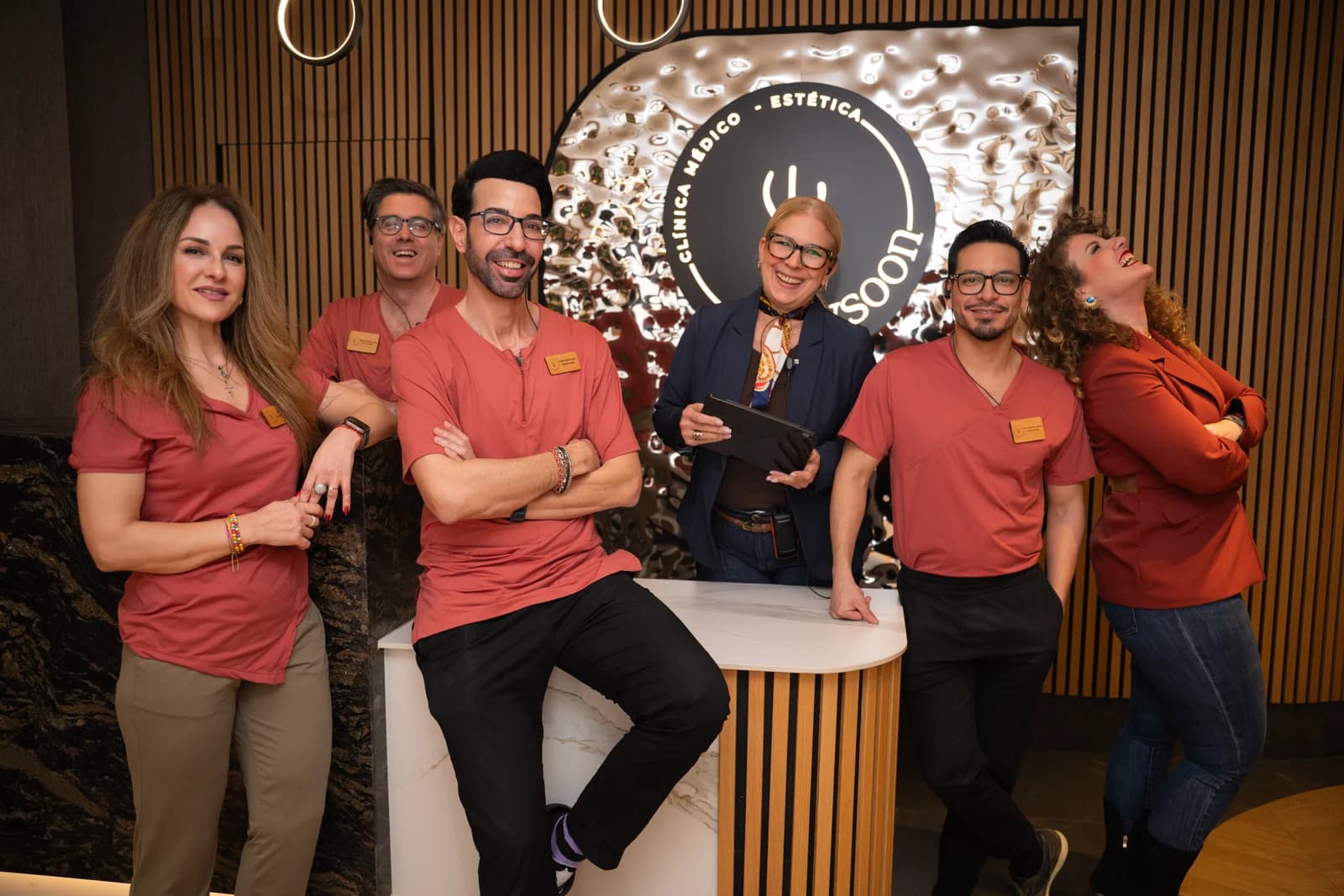 Equipo de Maysoon en la clínica